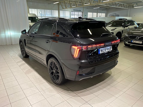 Lynk & Co 01 3 of 23