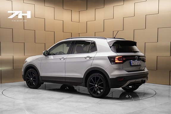 Volkswagen T-Cross 3 of 17