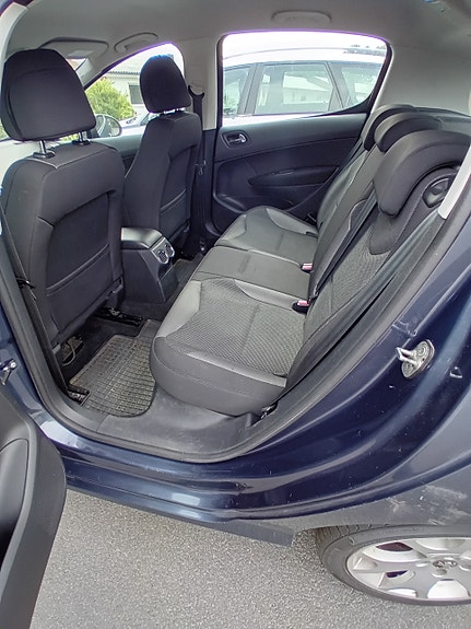 Peugeot 308 4 of 8
