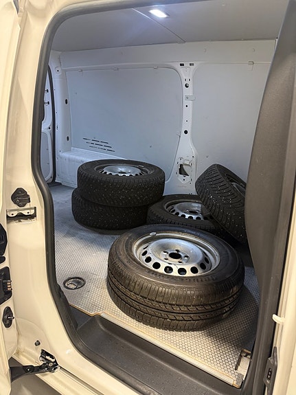 Volkswagen Caddy Maxi 13 of 13