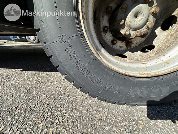 Mercedes 1223 skåpbil 13 of 27