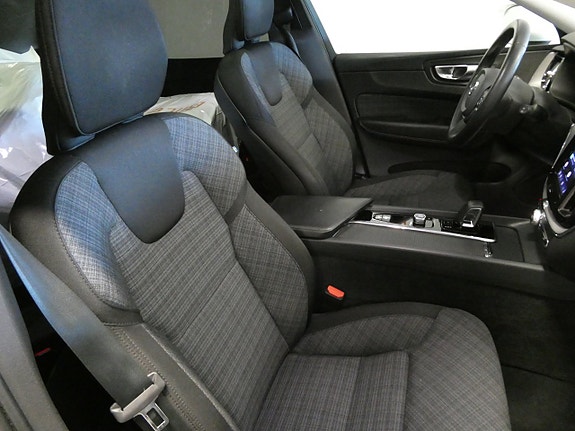 Volvo XC60 12 of 23