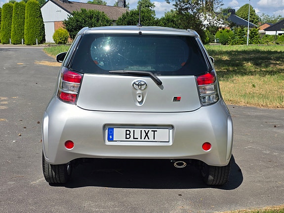 Toyota IQ 2 of 6