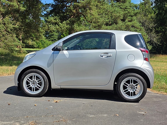 Toyota IQ 5 of 6