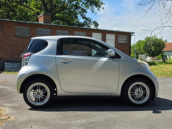 Toyota IQ 3 of 6
