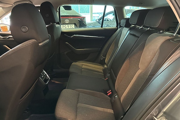 Skoda Octavia Scout 14 of 17
