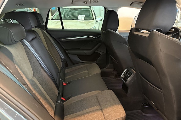 Skoda Octavia Scout 13 of 17