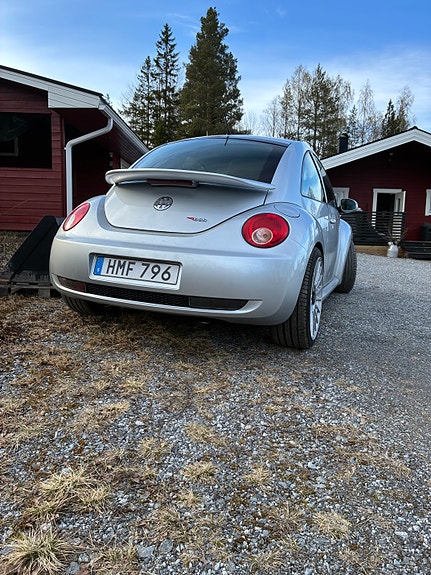 Volkswagen New Beetle 3 of 9