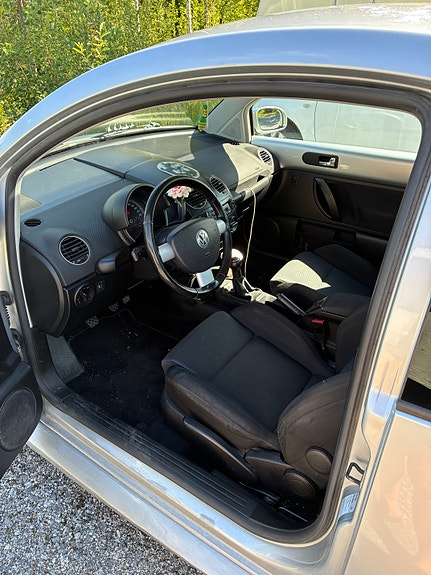 Volkswagen New Beetle 5 of 9