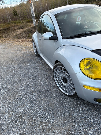 Volkswagen New Beetle 4 of 9