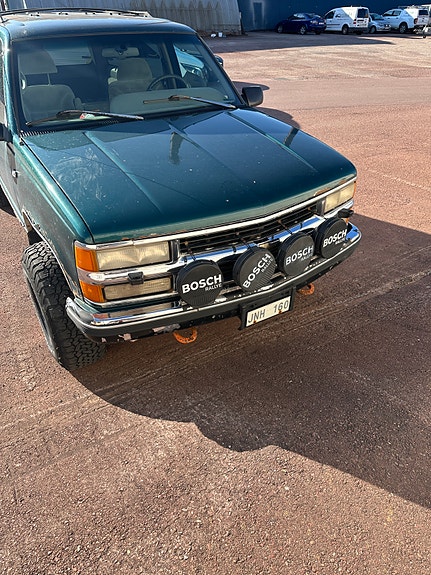 Chevrolet Tahoe 2 of 5