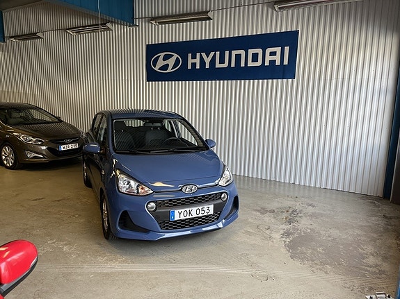 Hyundai i10 2 of 4