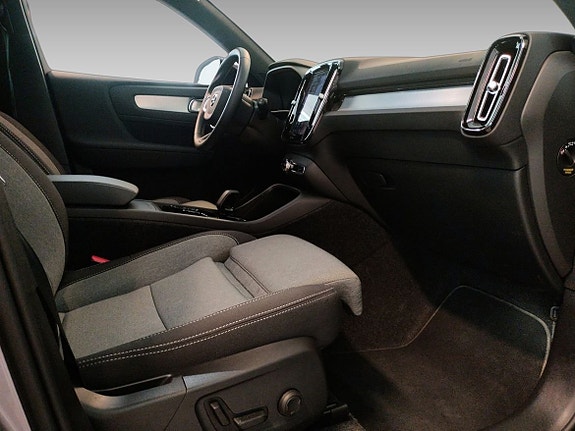 Volvo XC40 9 of 11