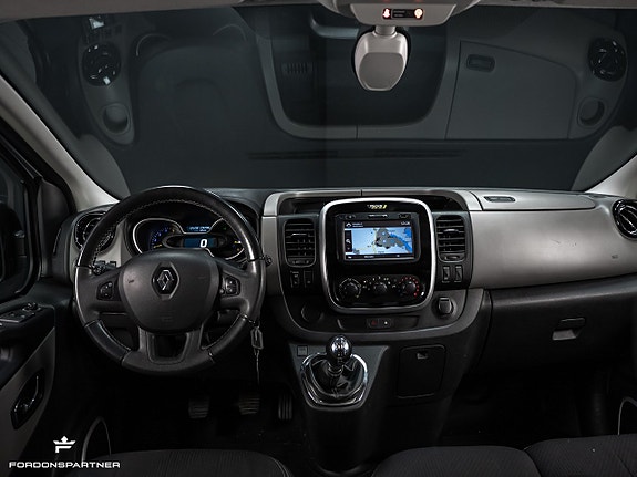 Renault Trafic 21 of 28