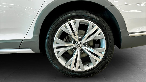 Volkswagen Passat Alltrack 6 of 16