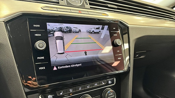 Volkswagen Passat Alltrack 15 of 16