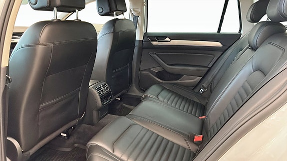 Volkswagen Passat Alltrack 11 of 16