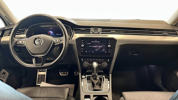 Volkswagen Passat Alltrack 10 of 16