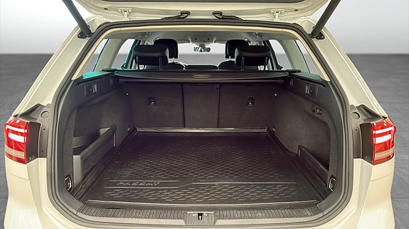 Volkswagen Passat Alltrack 12 of 16