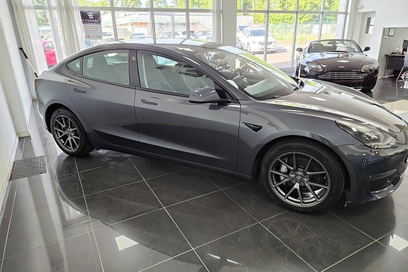 Tesla Model 3 6 of 11
