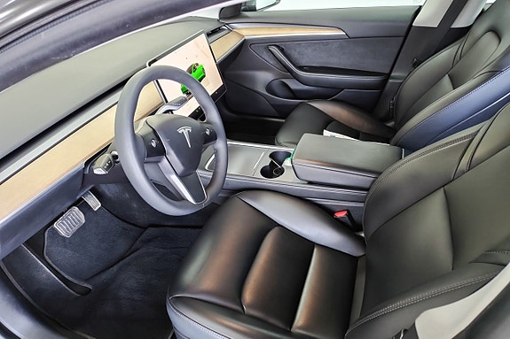 Tesla Model 3 7 of 11