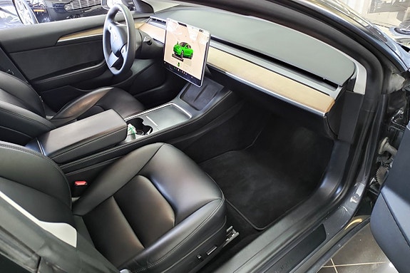 Tesla Model 3 9 of 11