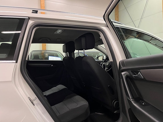 Volkswagen Passat 11 of 18
