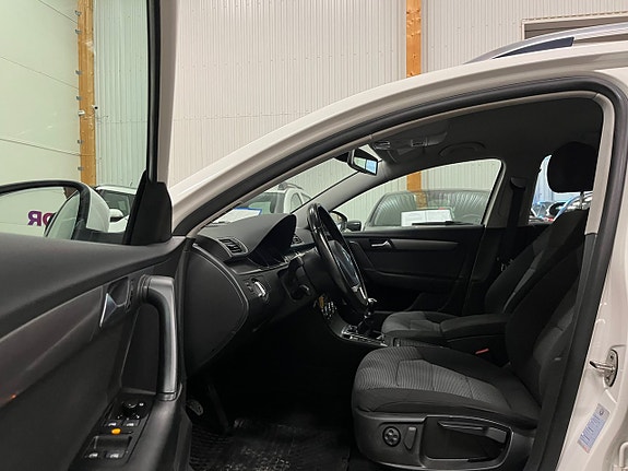 Volkswagen Passat 14 of 18