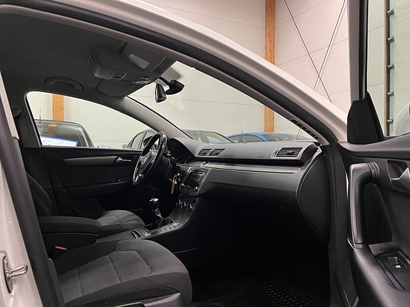 Volkswagen Passat 9 of 18