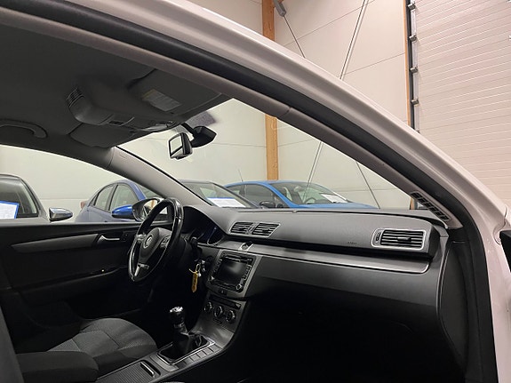 Volkswagen Passat 10 of 18