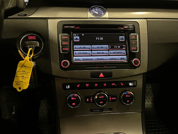 Volkswagen Passat 16 of 18