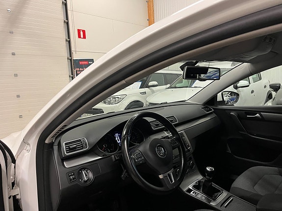 Volkswagen Passat 15 of 18