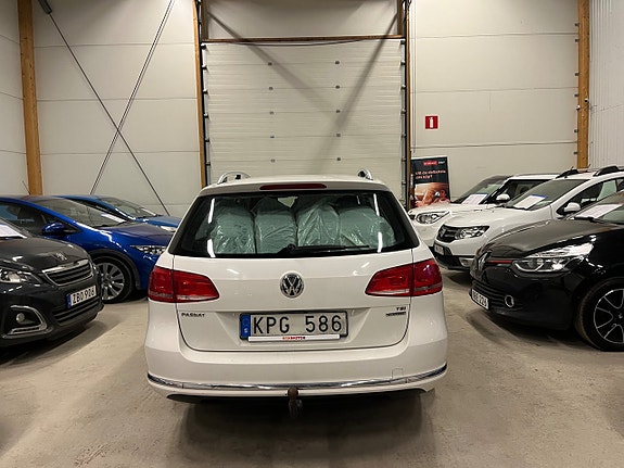 Volkswagen Passat 5 of 18