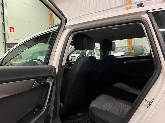 Volkswagen Passat 13 of 18