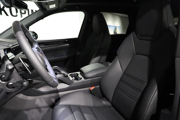 Porsche Cayenne 9 of 21