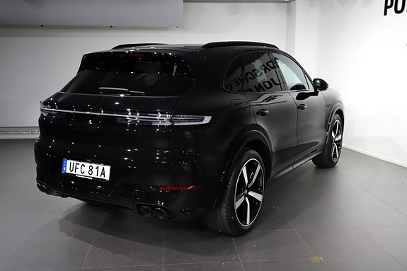 Porsche Cayenne 5 of 21
