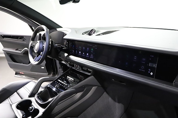 Porsche Cayenne 10 of 21