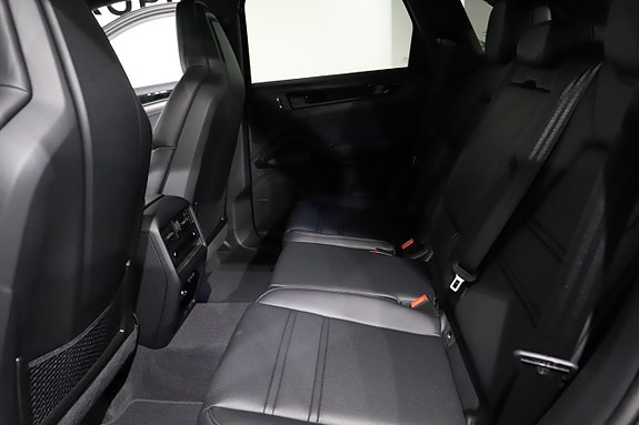 Porsche Cayenne 15 of 21
