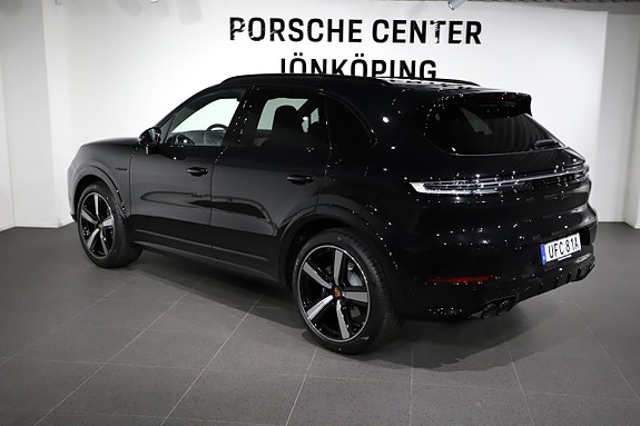 Porsche Cayenne 3 of 21