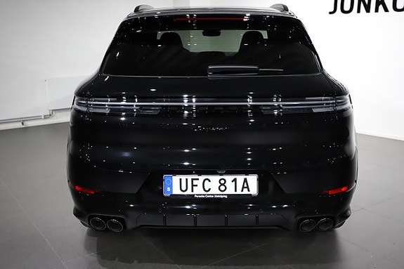 Porsche Cayenne 4 of 21
