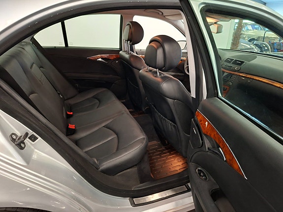 Mercedes-Benz E220 14 of 17