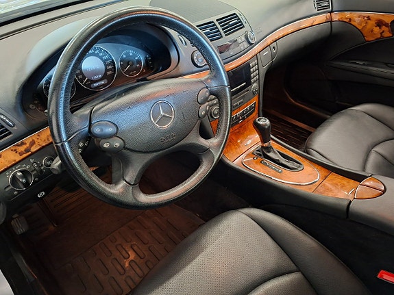 Mercedes-Benz E220 11 of 17