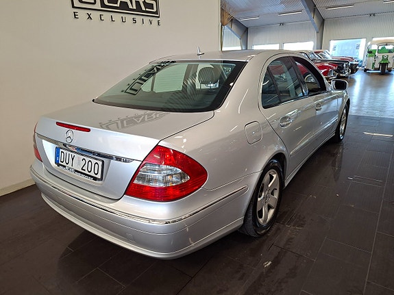 Mercedes-Benz E220 8 of 17