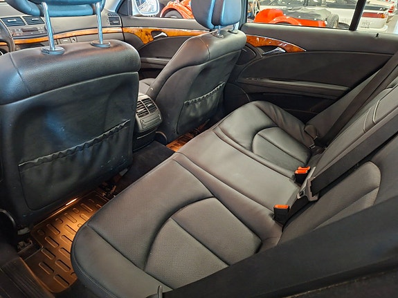 Mercedes-Benz E220 15 of 17