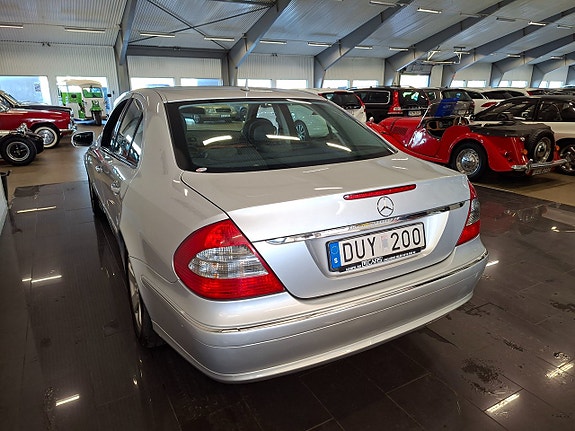Mercedes-Benz E220 9 of 17