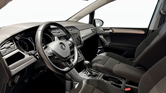 Volkswagen Touran 7 of 12