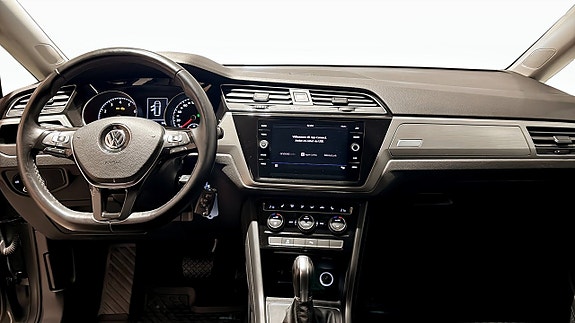 Volkswagen Touran 10 of 12