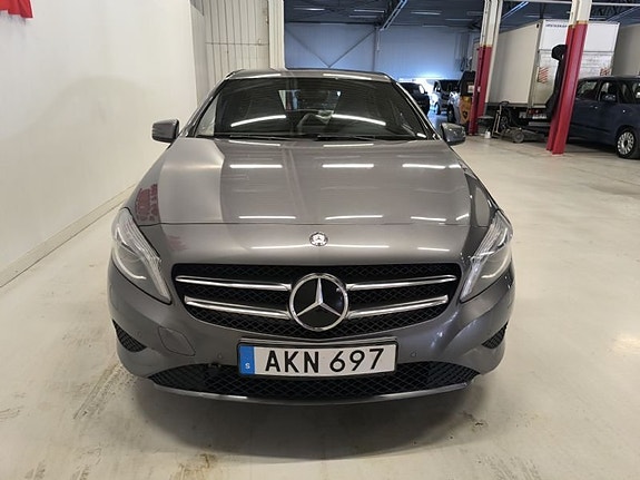 Mercedes-Benz A180 2 of 10