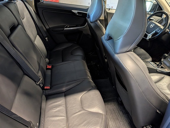 Volvo XC60 8 of 10