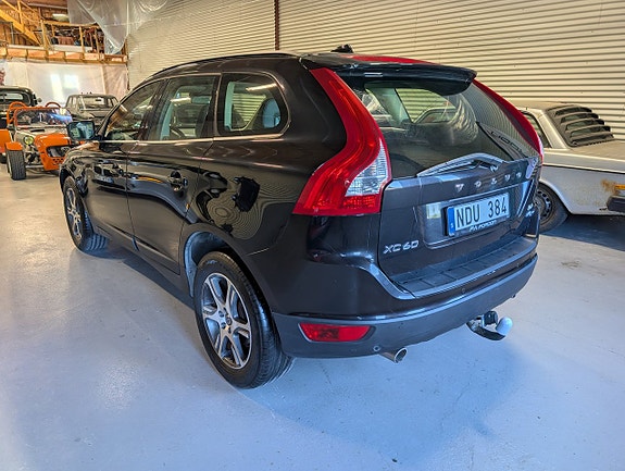 Volvo XC60 2 of 10